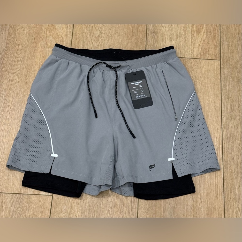 Fabletics Kadence Lined Shorts Mens M Gray 5” Athletic NWT - Picture 2 of 7